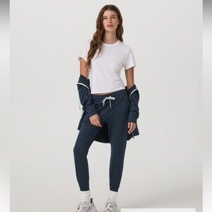 Vuori Women’s Performance Jogger-blue